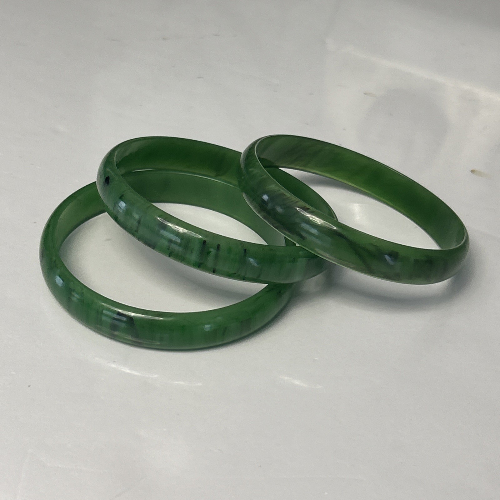 Vtg Green Bangle Bracelets 2.75″ Across Not Sure Material Made Of