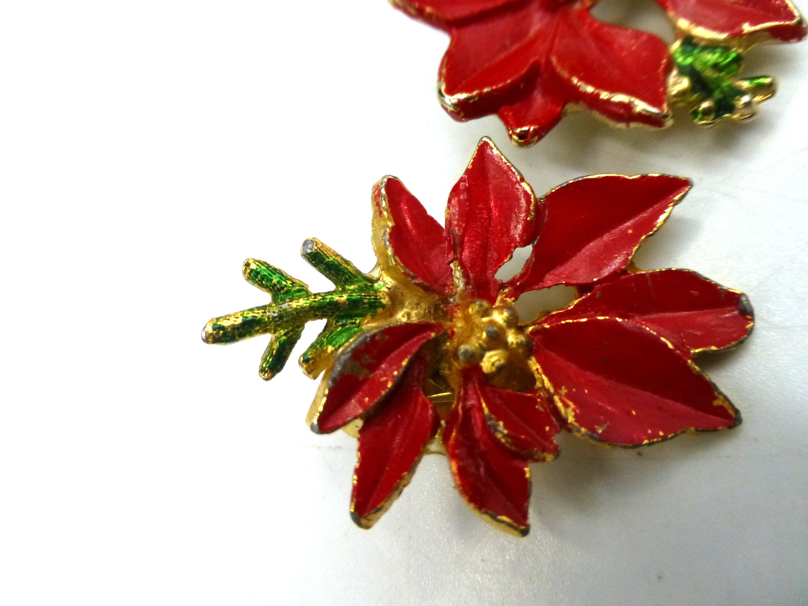 Vintage General Mfg Christmas Poinsettia Brooch Pin & Clip Earrings Gold Tone
