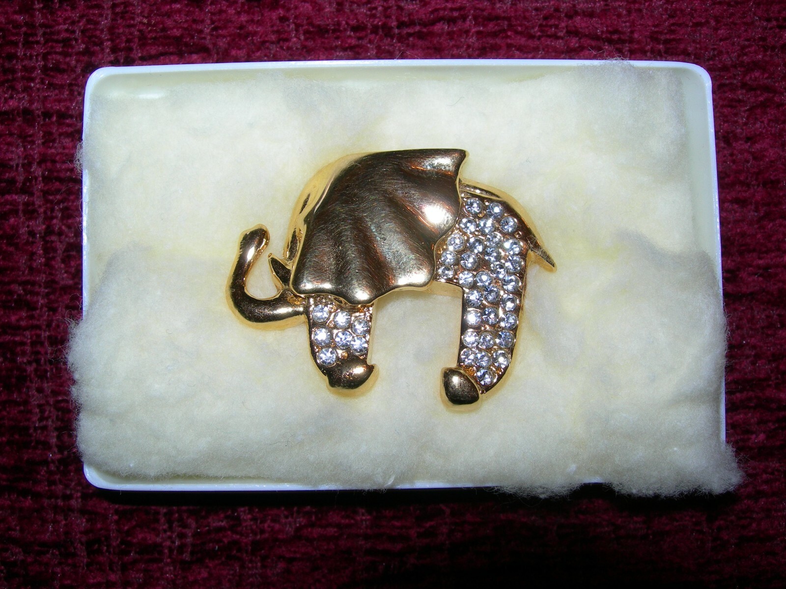 Bijoux Cascio elephant elephant brooch with rhinestones