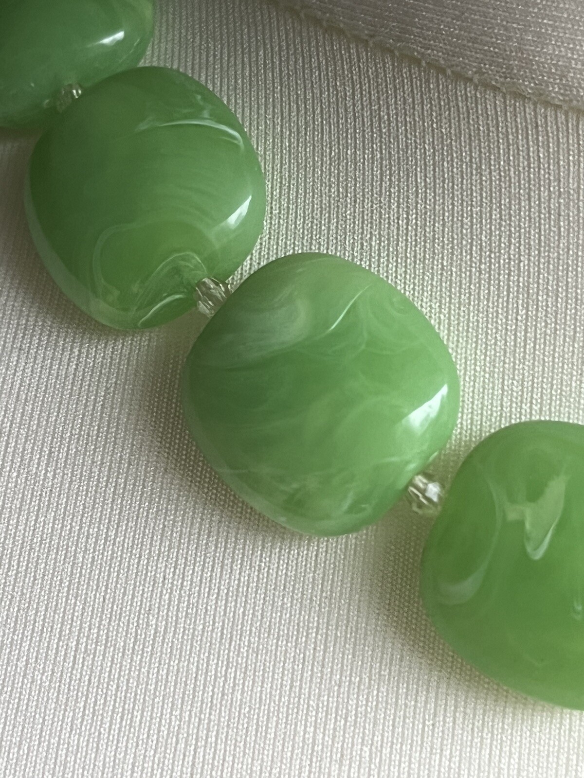 APPLE GREEN BEADS – ADJUSTABLE LENGTH
