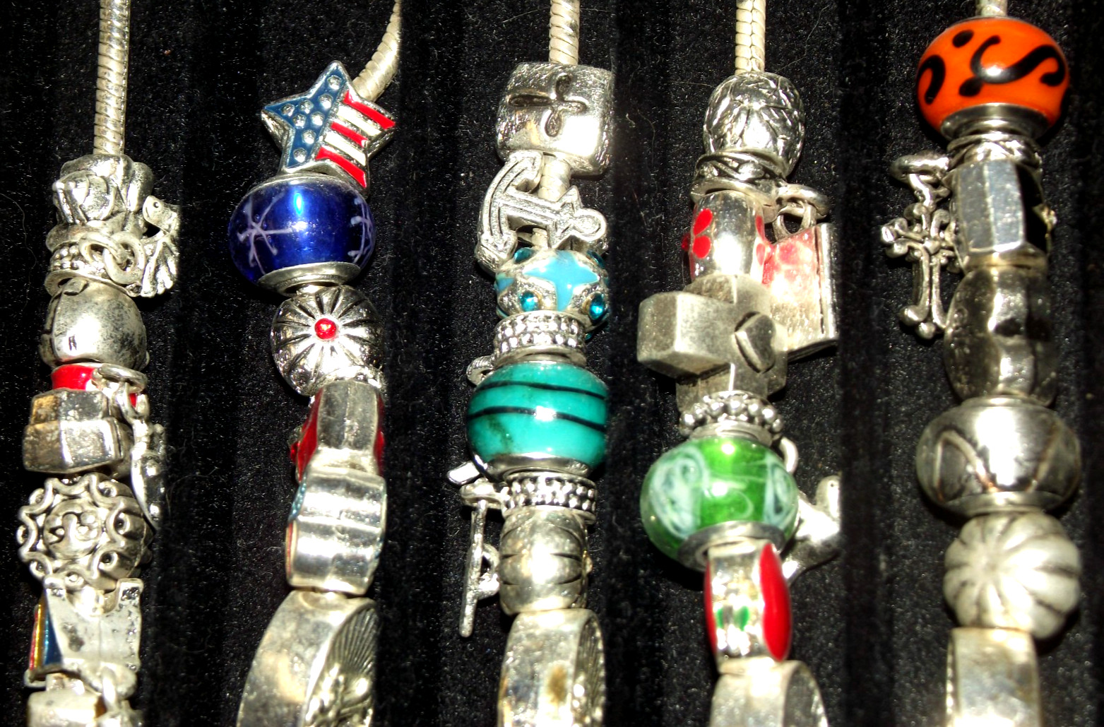 Pre Owned Willabee & Ward 12-Month Holiday Charm Bracelets Complete Wood Case