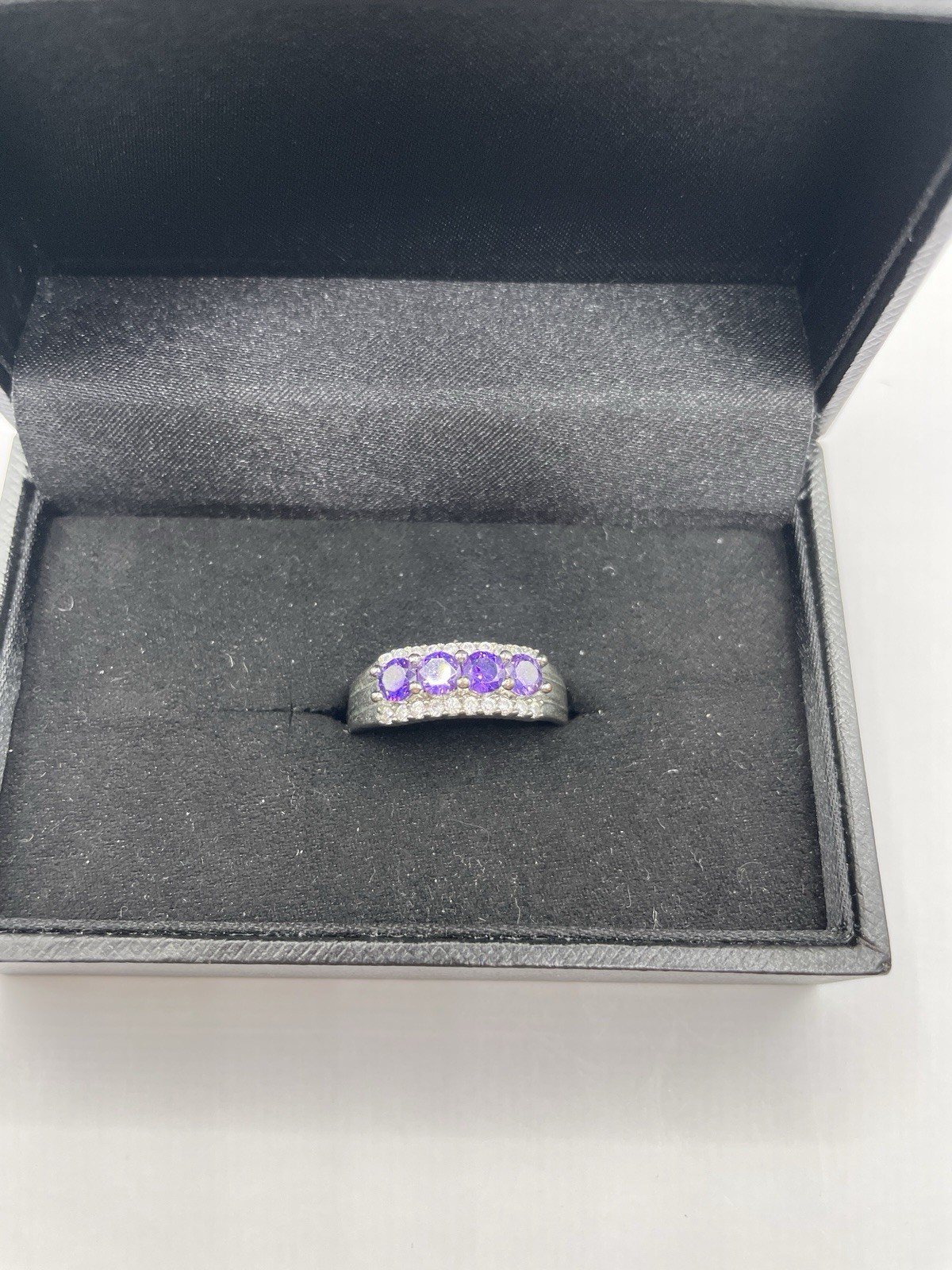 Silver ring with unknown 4 purple stones 10 tiny clear chip stones size 9