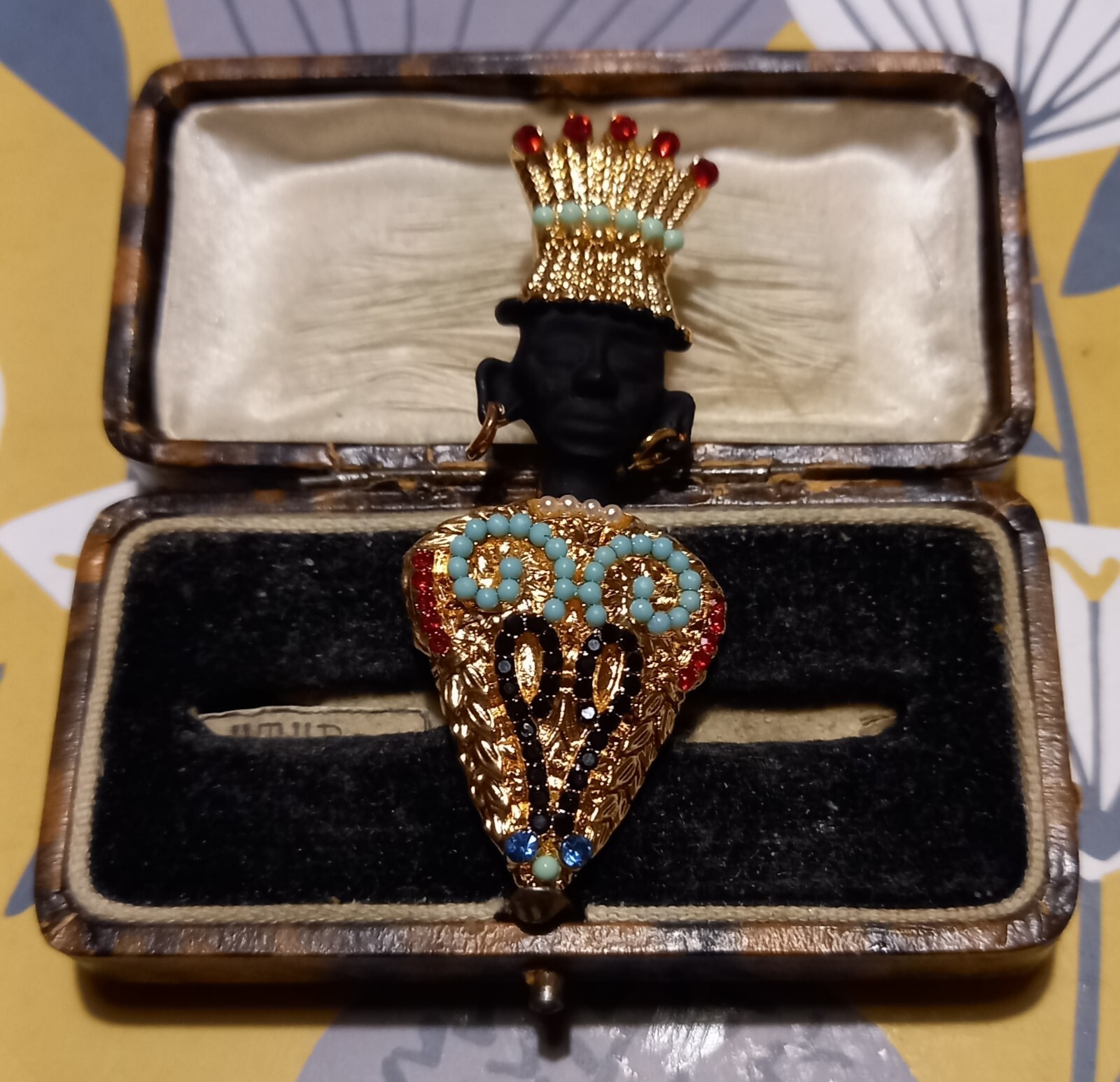 VINTAGE STYLE BLACK AFRICAN MAN SPARKLY RED & AQUA GOLDTONE BROOCH STUNNING