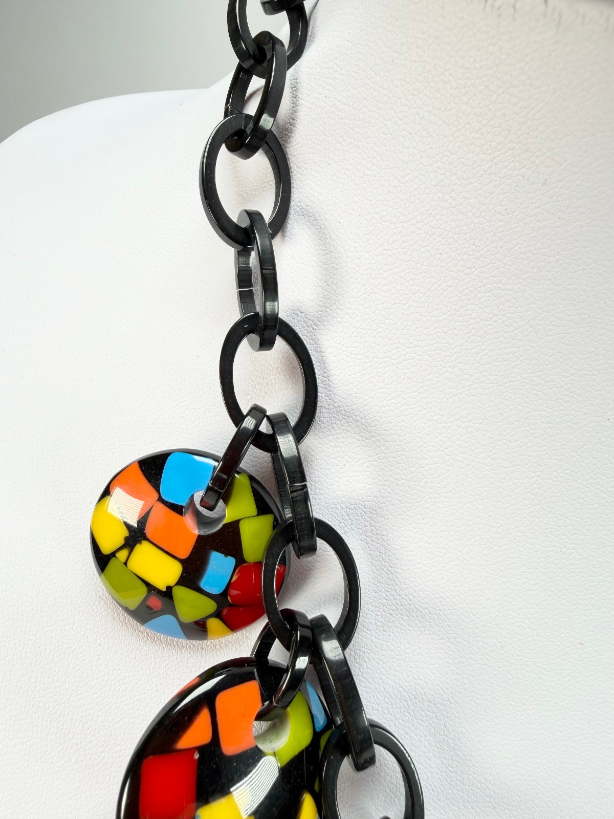 Marion Godart – Confetti “Dual Disque” Art-Deco x Red Mix Resin Necklace