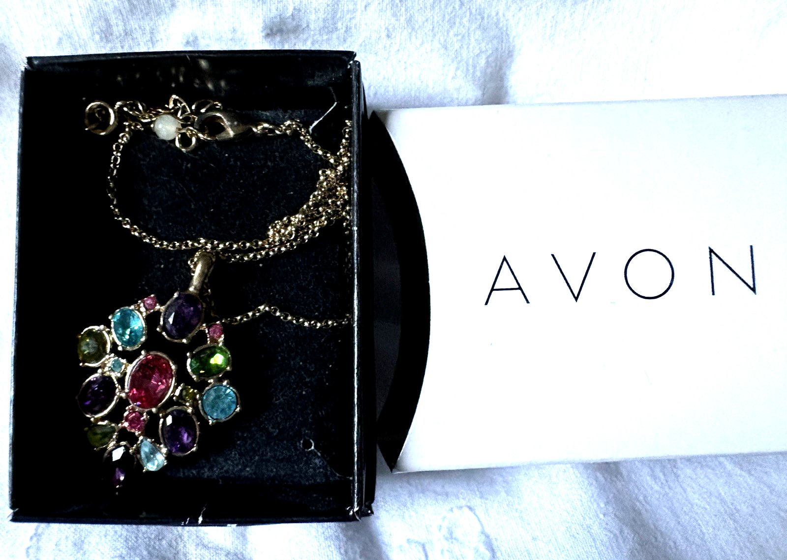 NEW/NIB AVON Pretty in Paradise Multi Color Gemstone Necklace Adjustable 16-20″