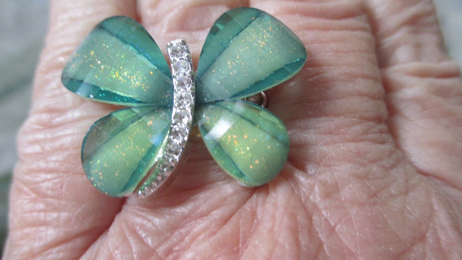 3 DIMENSIONAL GREEN & GOLD CONFETTI ACRYLIC BUTTERFLY RING – ADJUSTABLE 4.5 TO 9