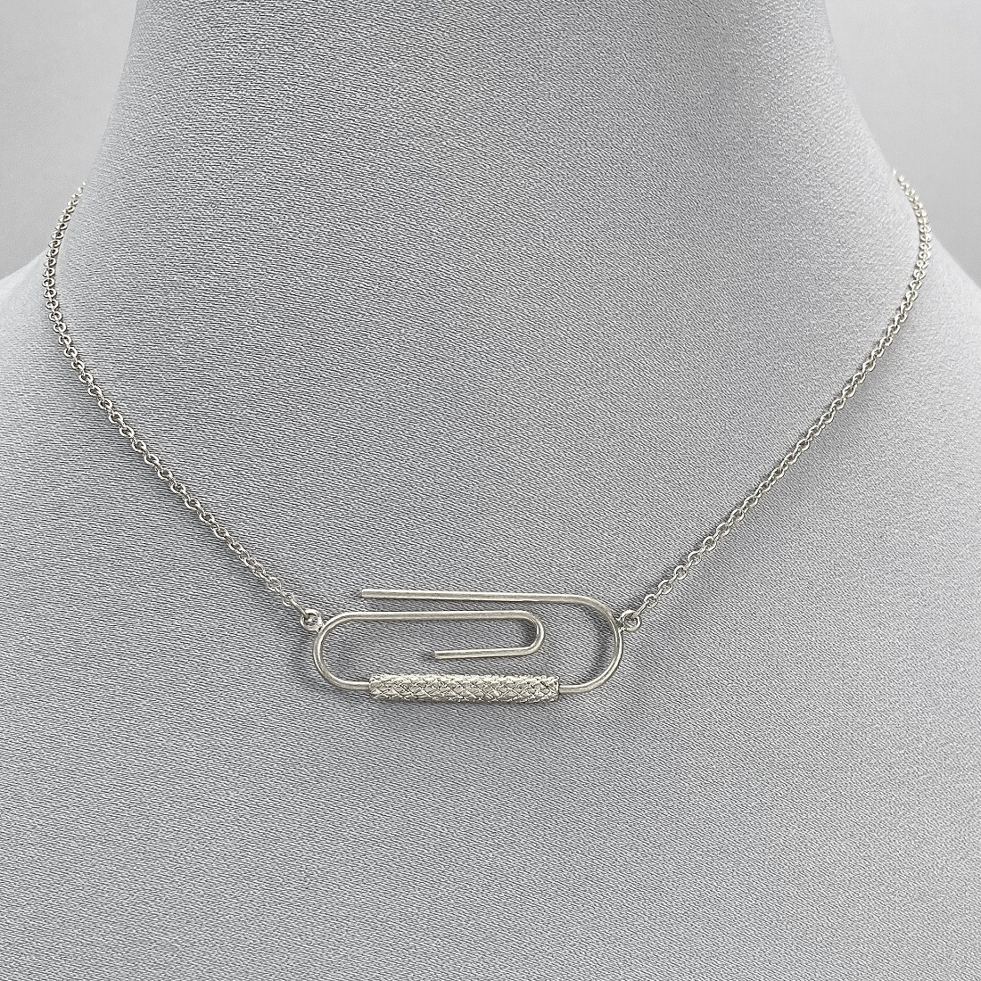 N0338 Silver Colored Metal Paper Clip Design Pendant Collar Necklace