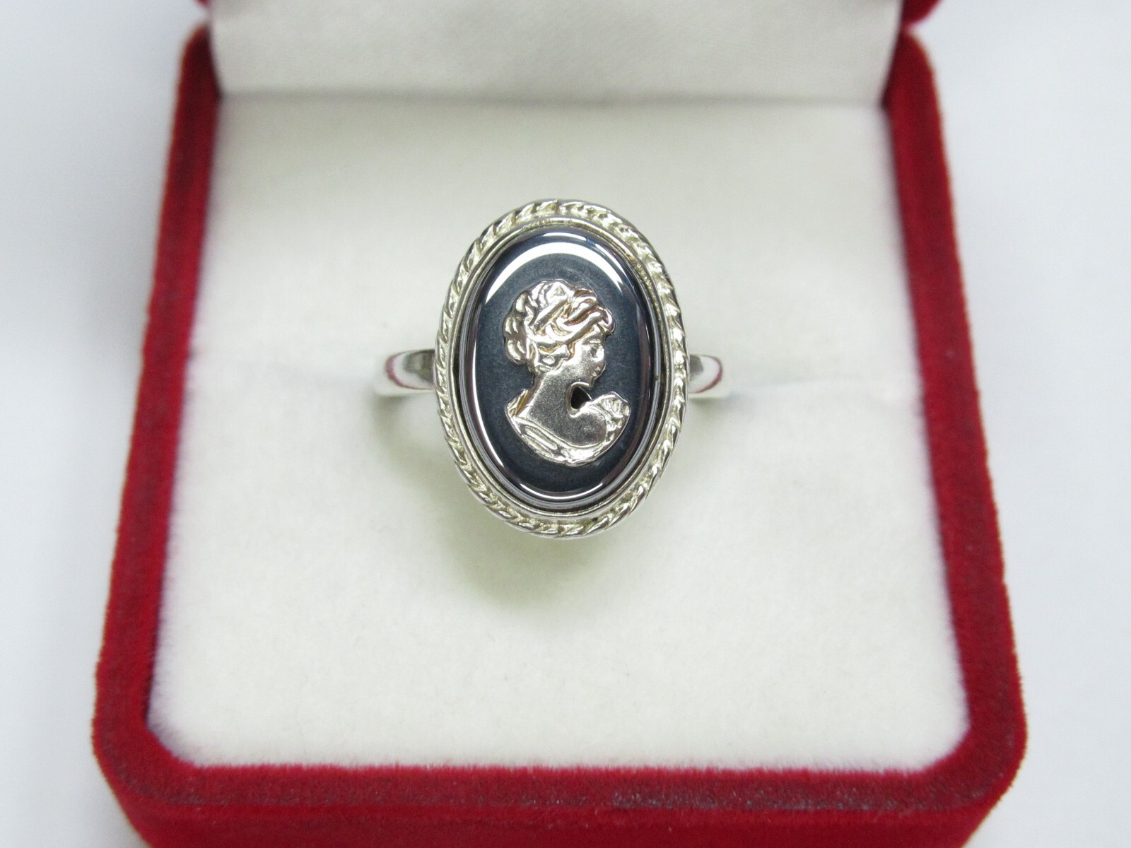 Women’s 925 sterling silver ring, hematite, 3,33 gr, size 5,75.