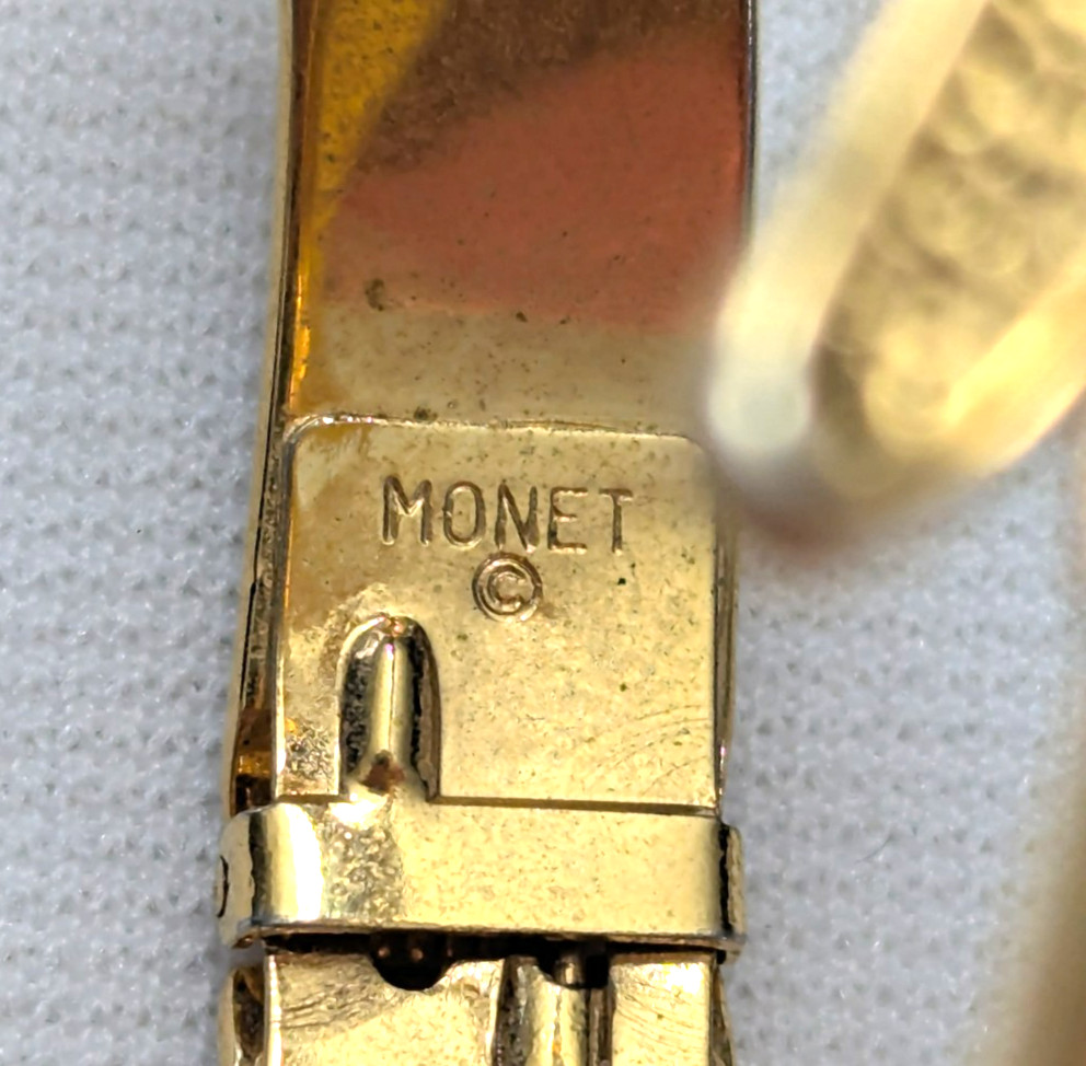 *VINTAGE* Monet Hinged Gold Tone Textured Bangle Bracelet Signed