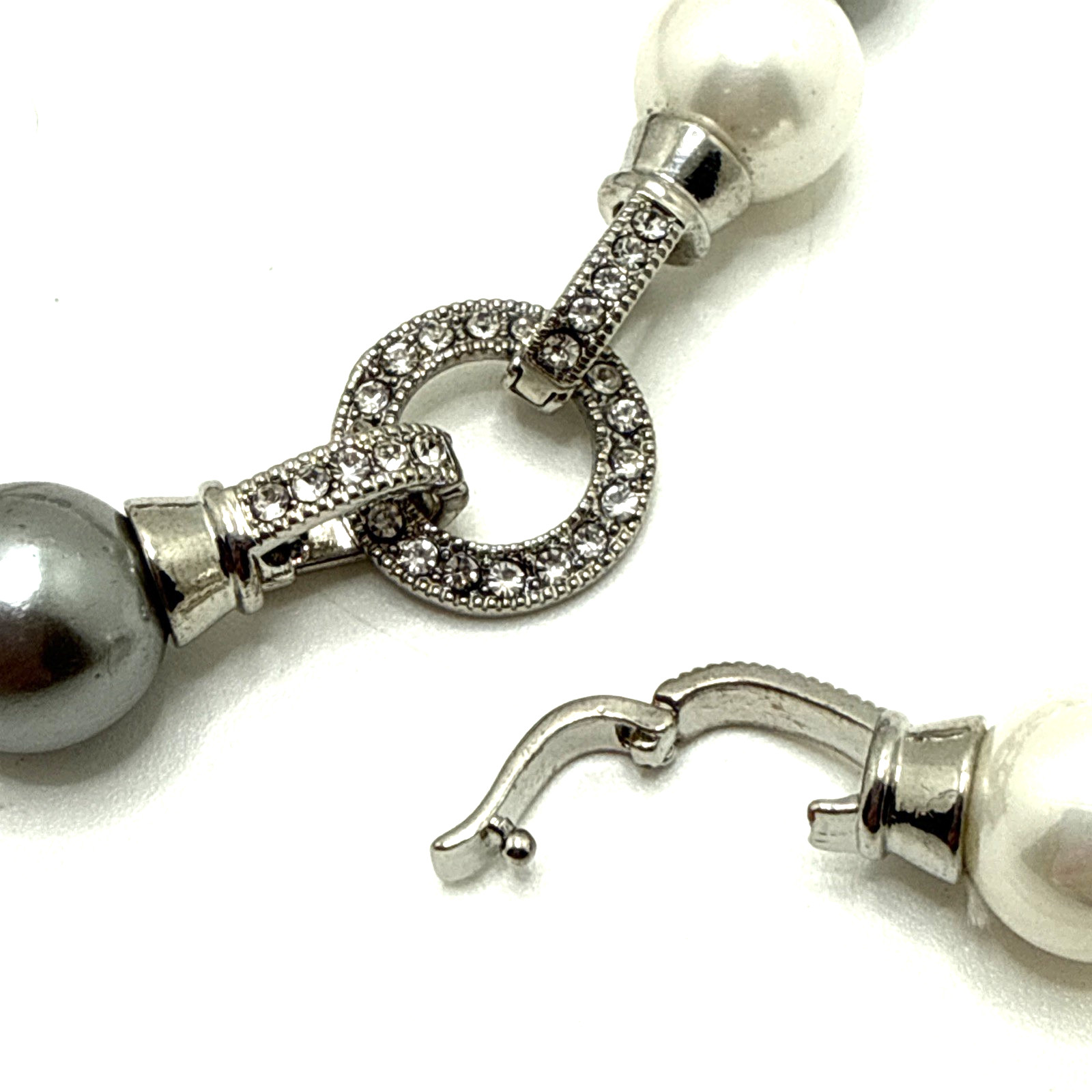 SAACHI Faux Pearl Necklace Detachable Pendant Rhinestone Accents Gray Purple 22″