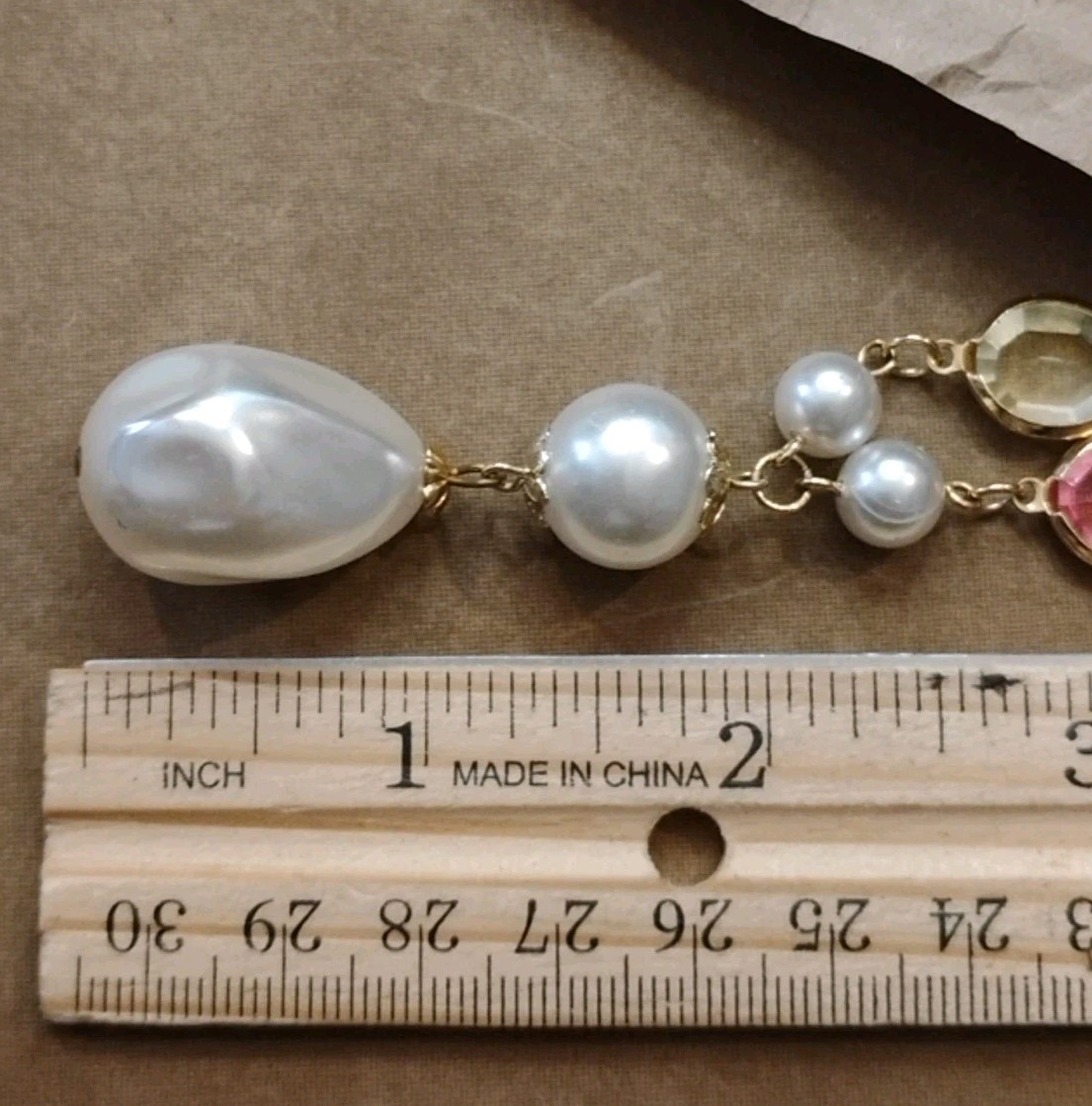 Pretty CATHE(?) Gold Plated Bezel Set Glass Gems w/Faux Pearl 26″ Necklace!