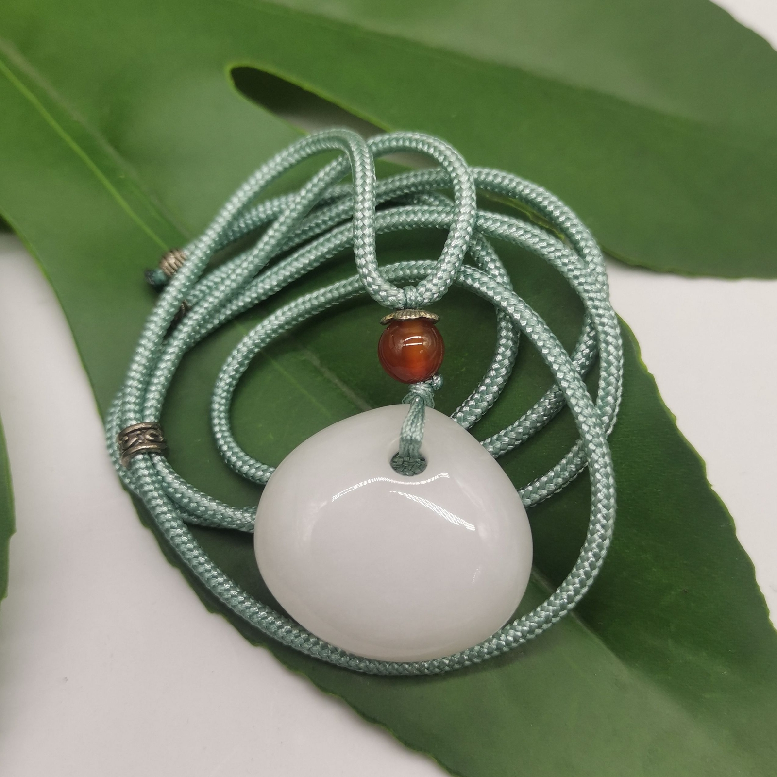 Certified Genuine Natural White Quartzite Pendant Necklace 无事牌