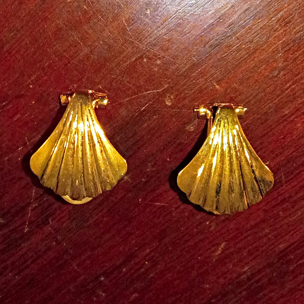 1990’s Gold Tone Fan Shell Omega Stud Earrings Sea Life Theme Metal Lobe Pair