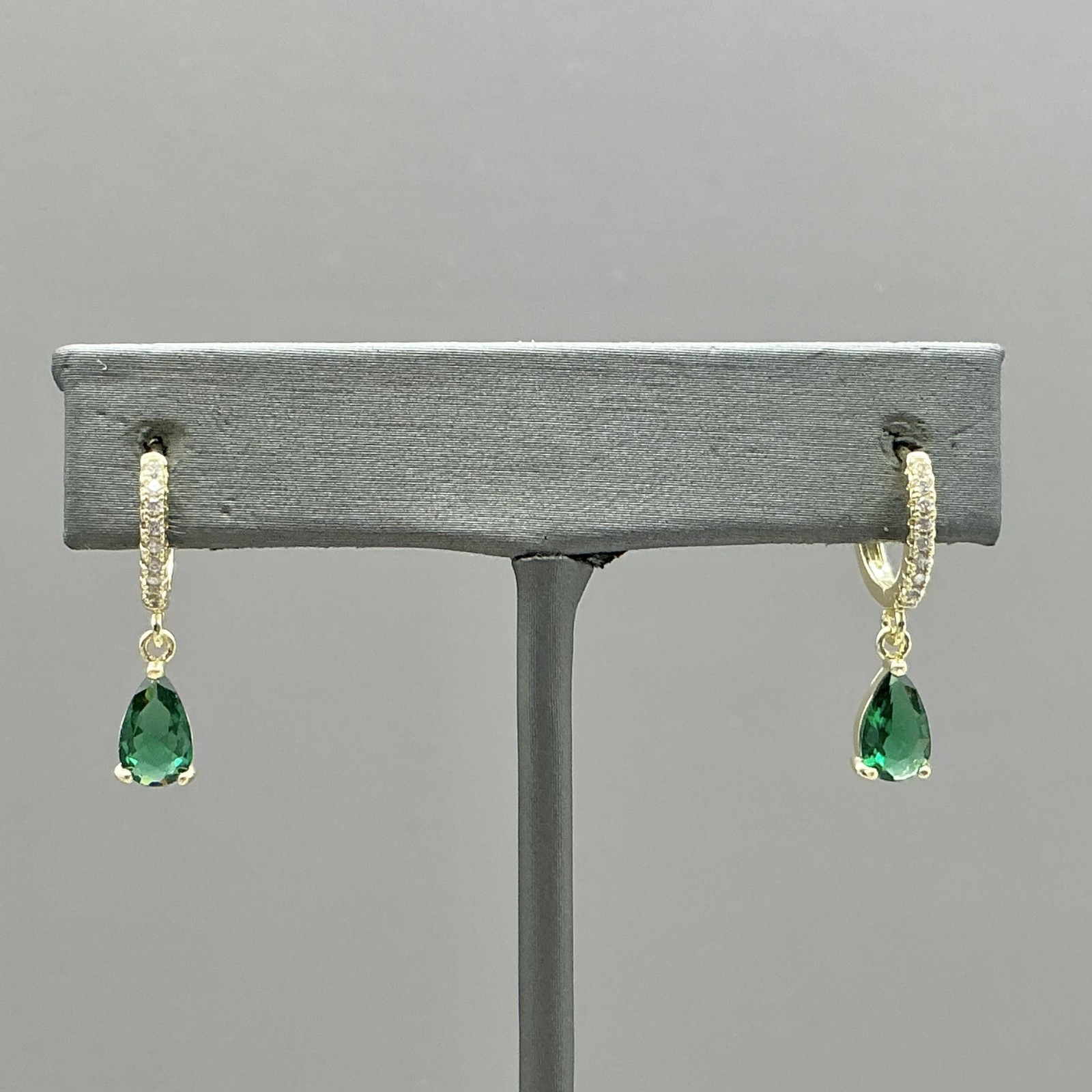 Earrings Gold Tone Green Stone Teardrop Huggie Dangle Womens Jewelry 1 Inch