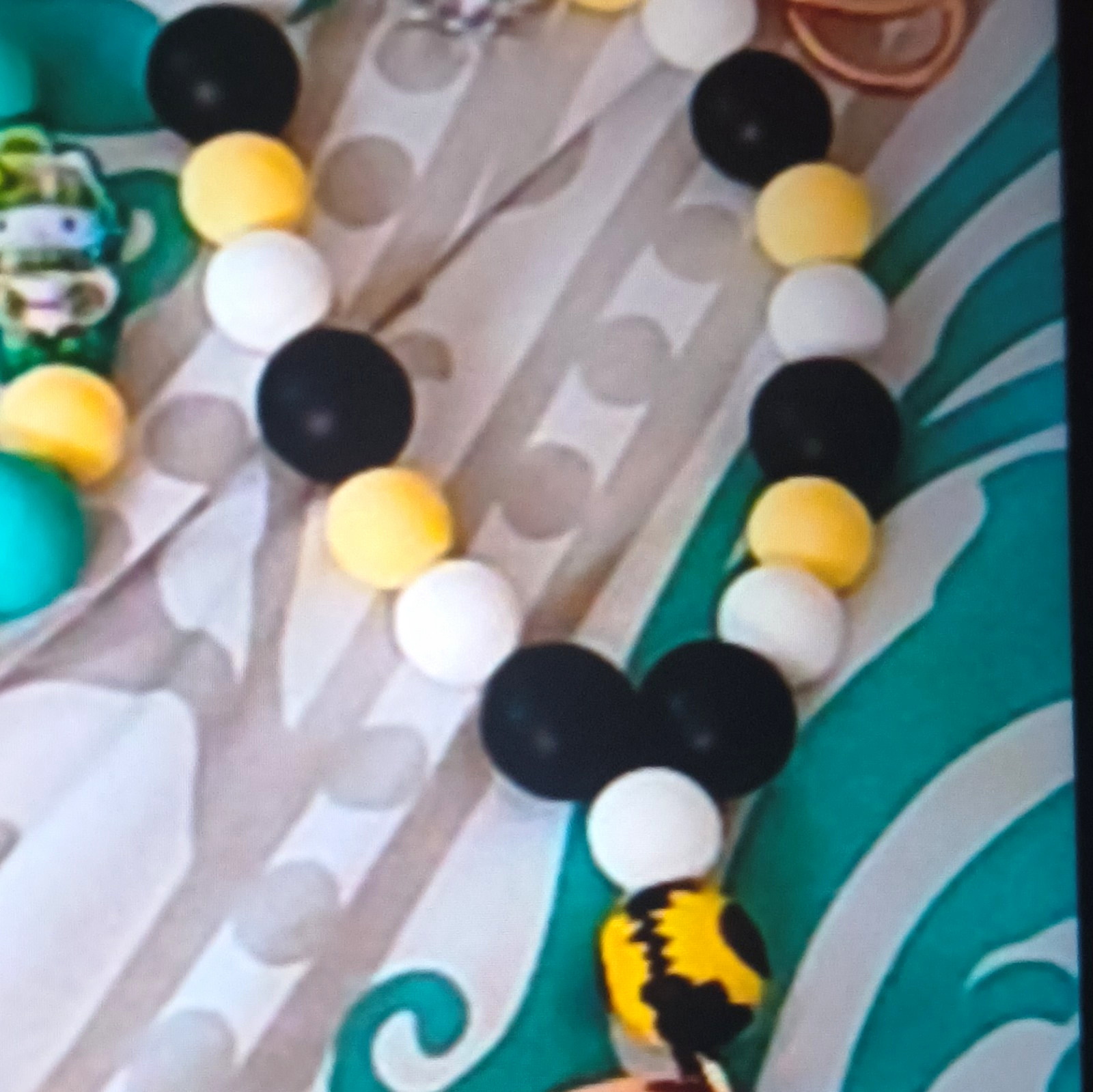 Black Yellow White Plastic Beaded Statement Necklace Strand Ball/Bead Chain
