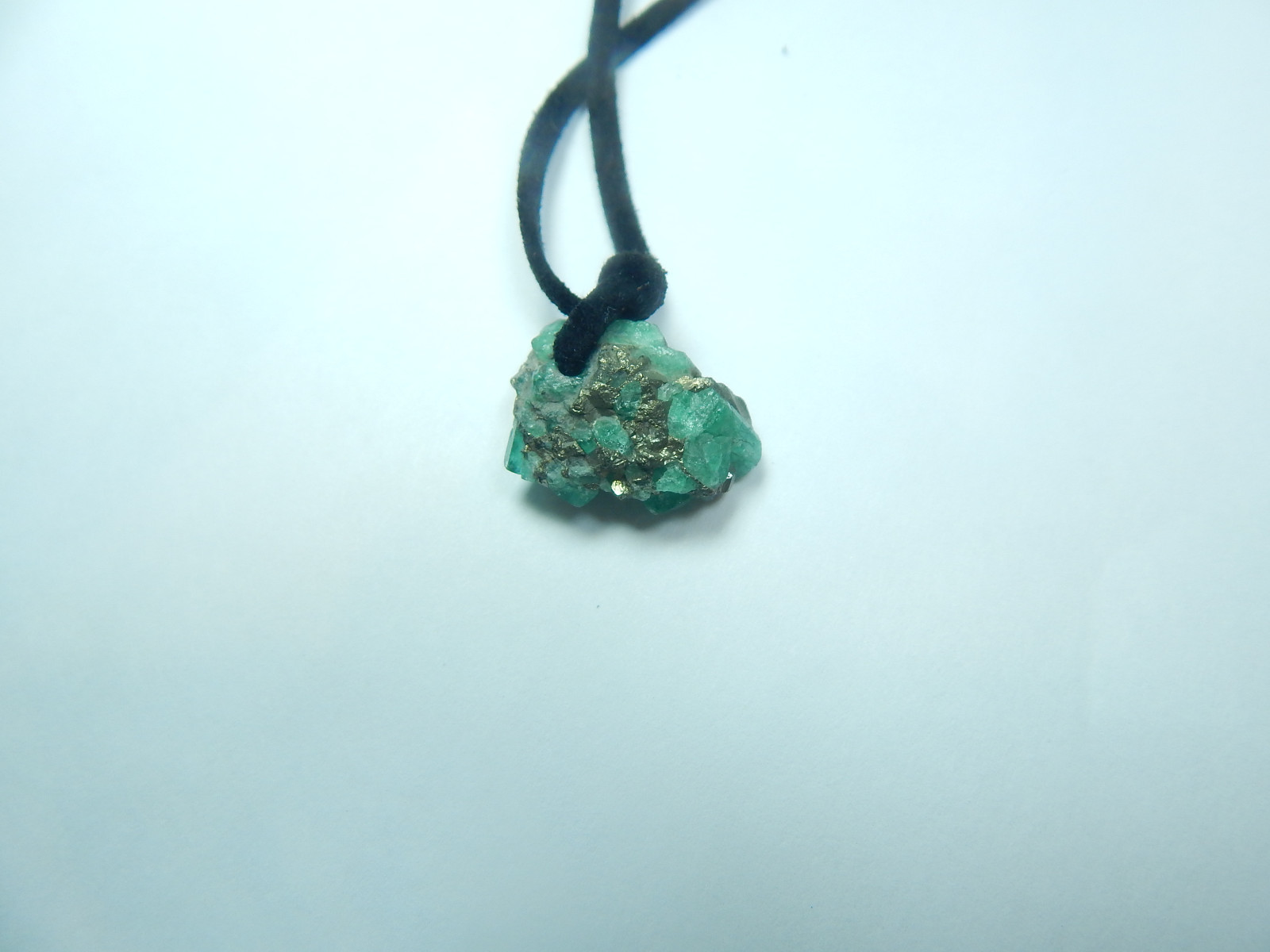 Colombian Emerald Rock with Crystals 26.00 Cts Raw Natural Mineral Beryl Muzo M