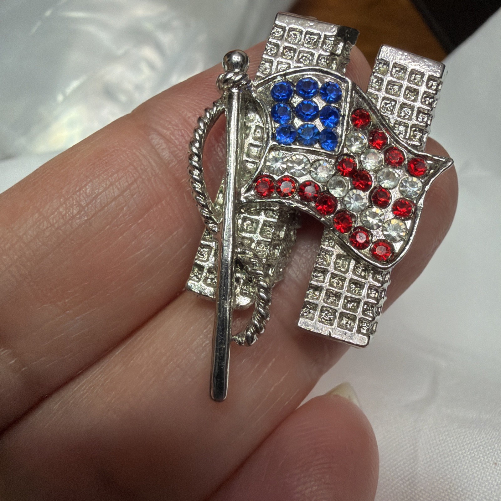 9/11 Commemorative Twin Towers USA American Flag Pin Brooch Patriotic July 4th