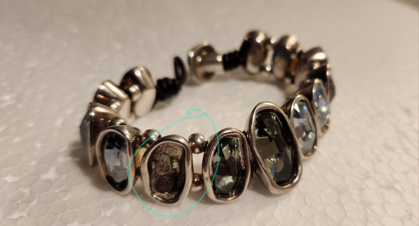 UNOde50 La Vida Loca 13 Crystal Silver Chunky Bracelet Leather Minus 1 Stone