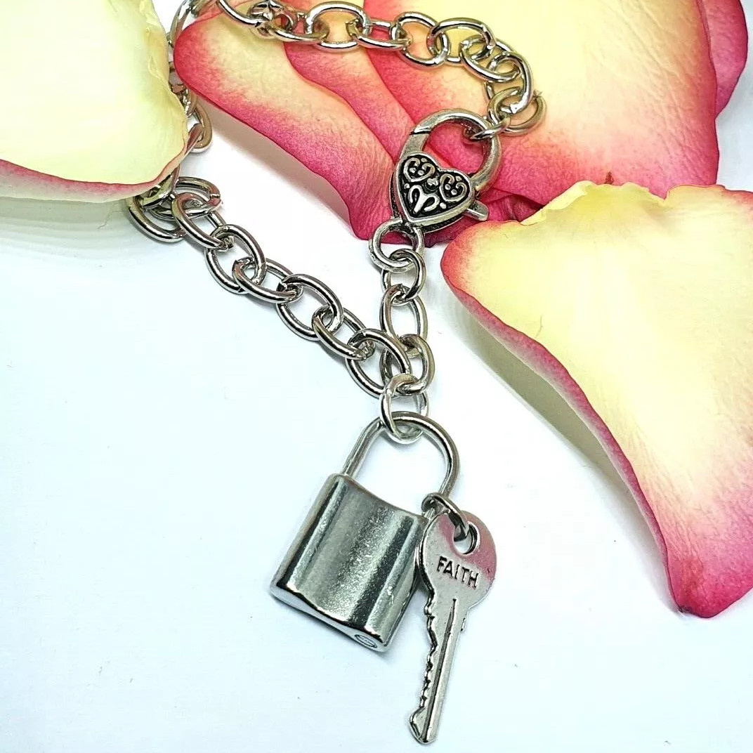 Heart Charm Bracelet Lock Key Chain Bracelet Romantic Gift 20cm Boxed