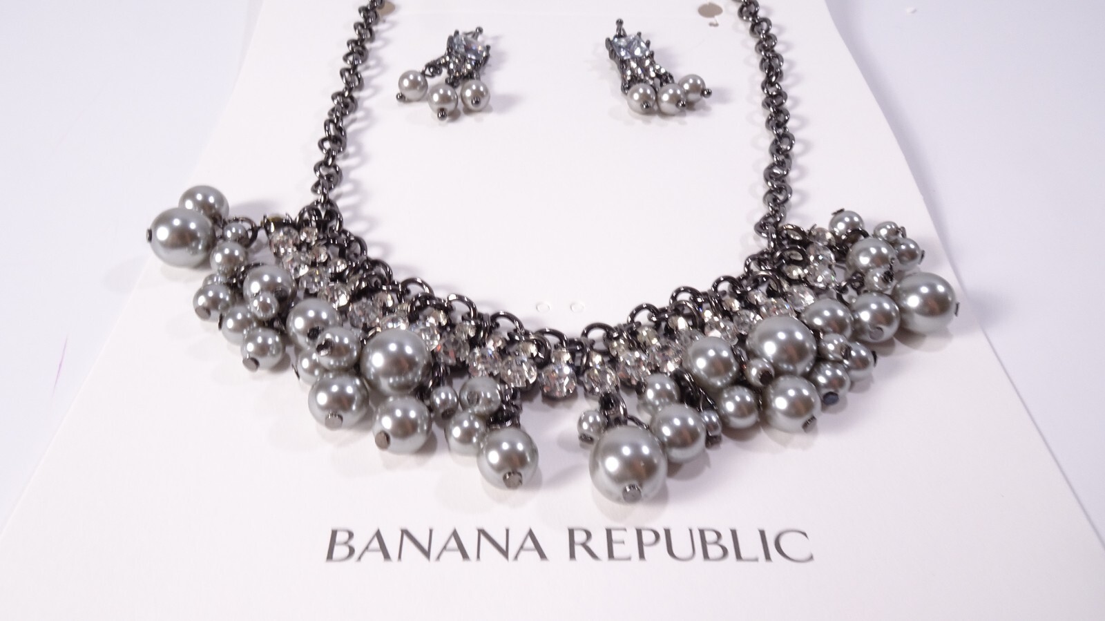 Banana Republic Women’s Silver Bauble Crystal Festive Necklace earrings NWT 90