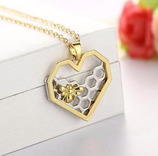 Women Pendant Necklace Bee Chain Hollow Honeycomb Classic Heart Honeybee Giftbox