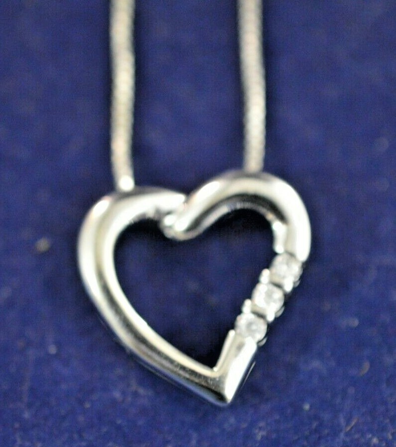 ROSS & SIMMONS 925 STERLING SILVER .30 CTS CUBIC ZERCONIA HEART NECKLACE 18″