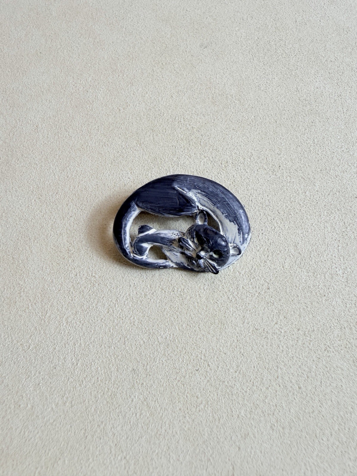 Vintage brooch clay sleeping cat with a brushed black and white finish