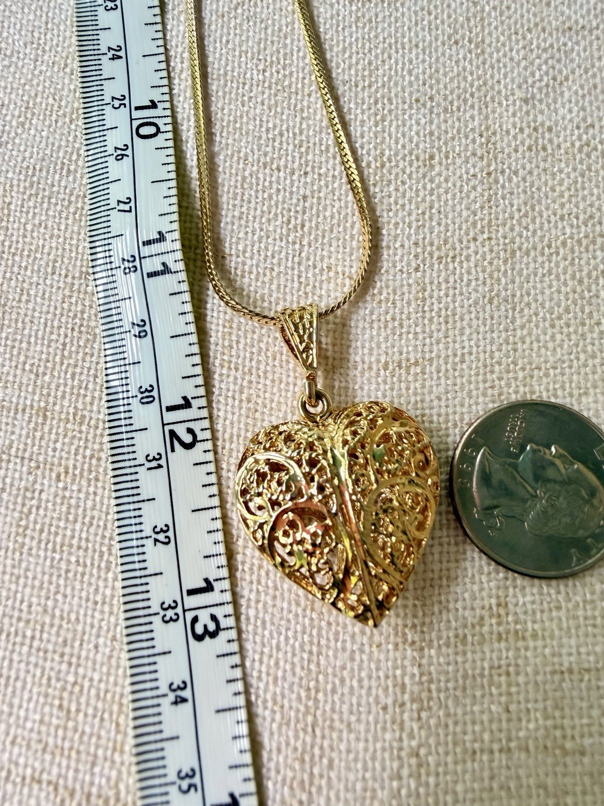 Vintage Gold Tone Filigree Heart Pendant Necklace Openwork Scroll Design