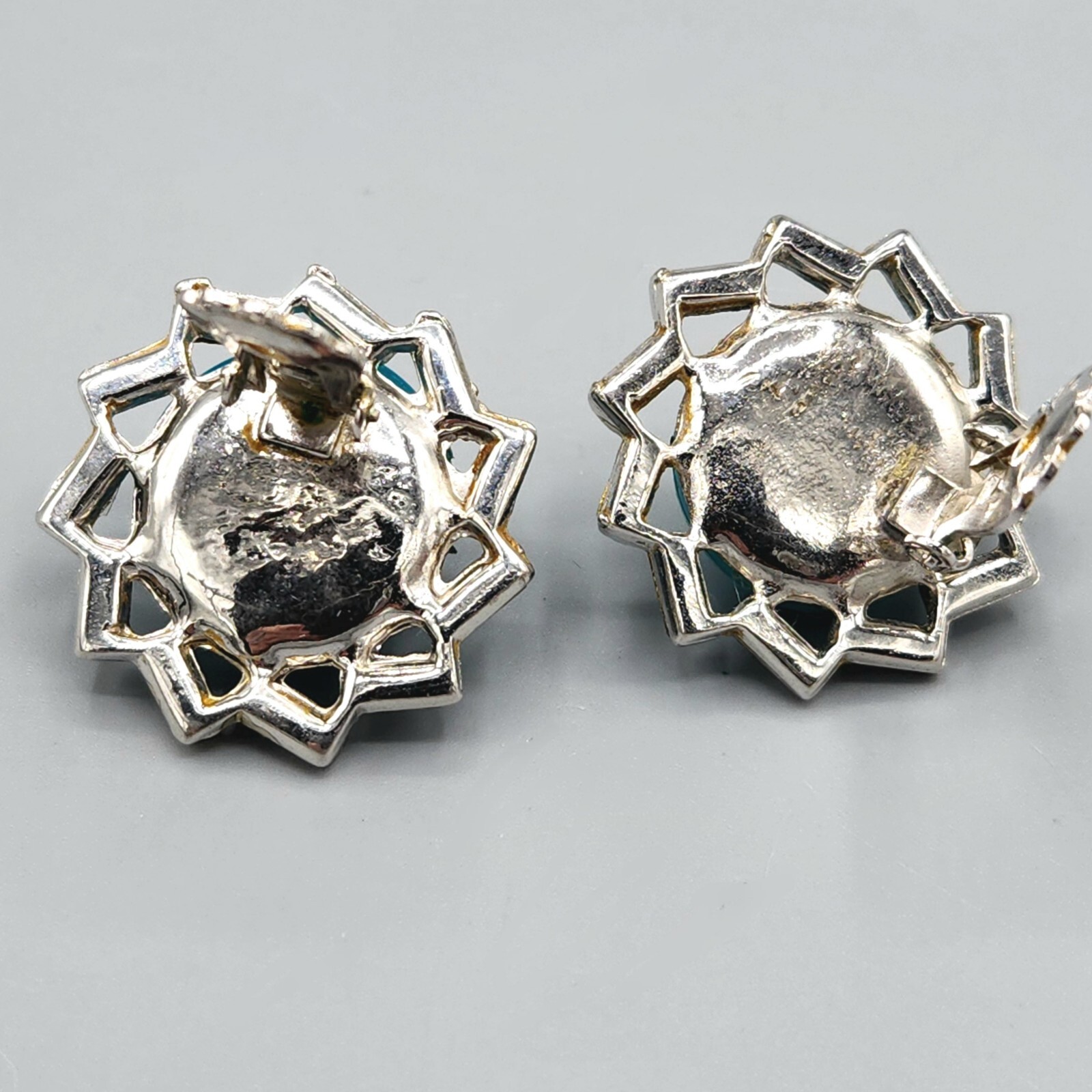Vintage Unsigned Designer Blue Moonglow Cab Baguette Crystal Halo Clip Earrings