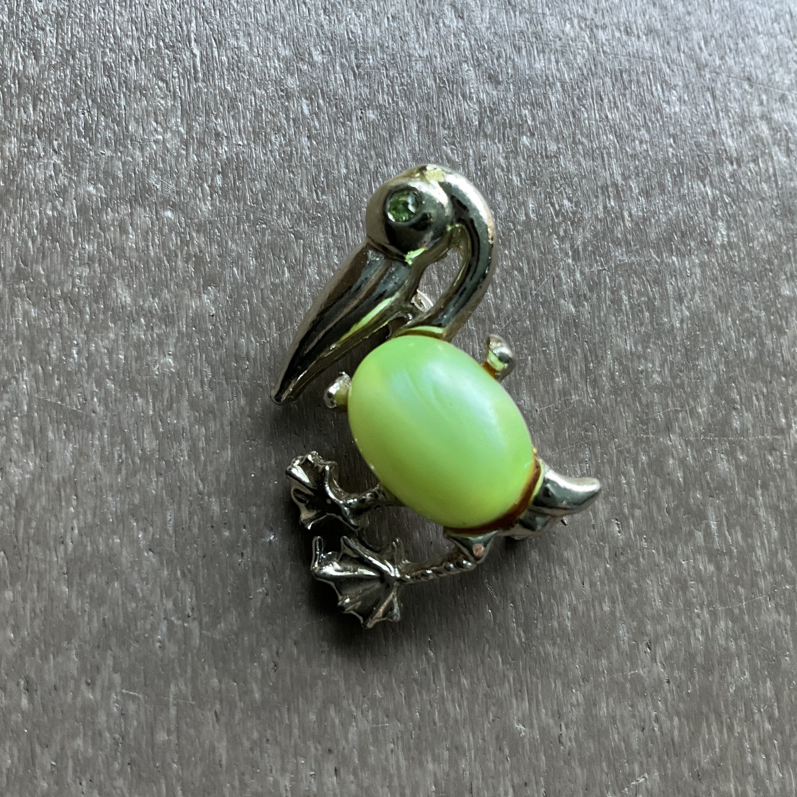 Vintage Style Pelican Duck Bird Brooch Pin Bright Green Stone Gold Tone