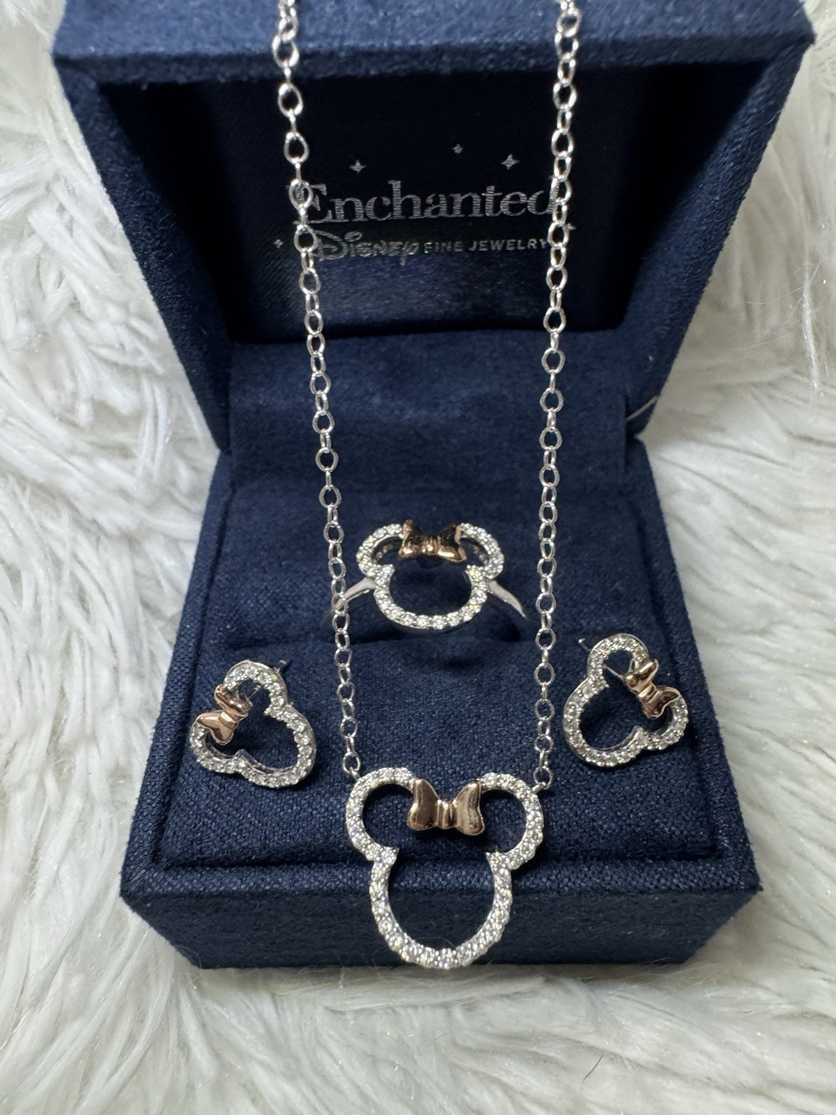 Disney Treasures Minnie Mouse Set: Diamond and Sterling Silver