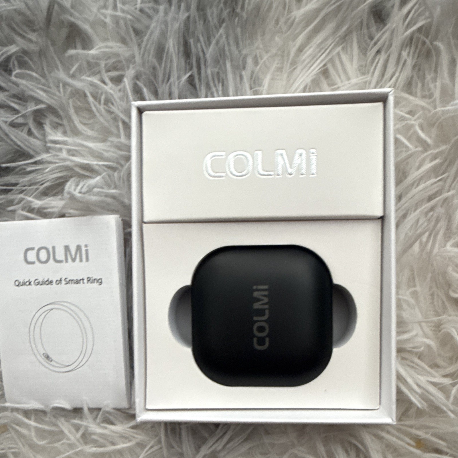 anillo inteligente Colmi R03 cuenta con un estuche de carga y monitoreo de salud