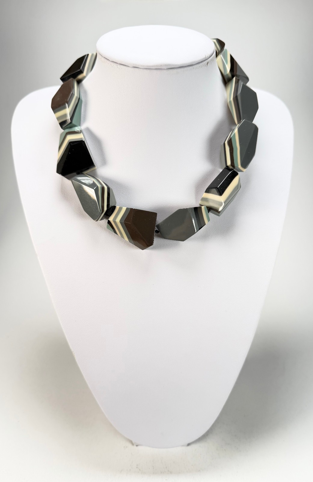 Marion Godart – Fragmental “Bord Dentelé” Neutral Mix Resin Necklace