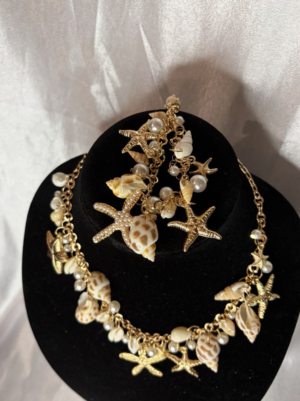 Gold Tone Beach Sea Life Charm Necklace with bracelet w: Shells, Starfish