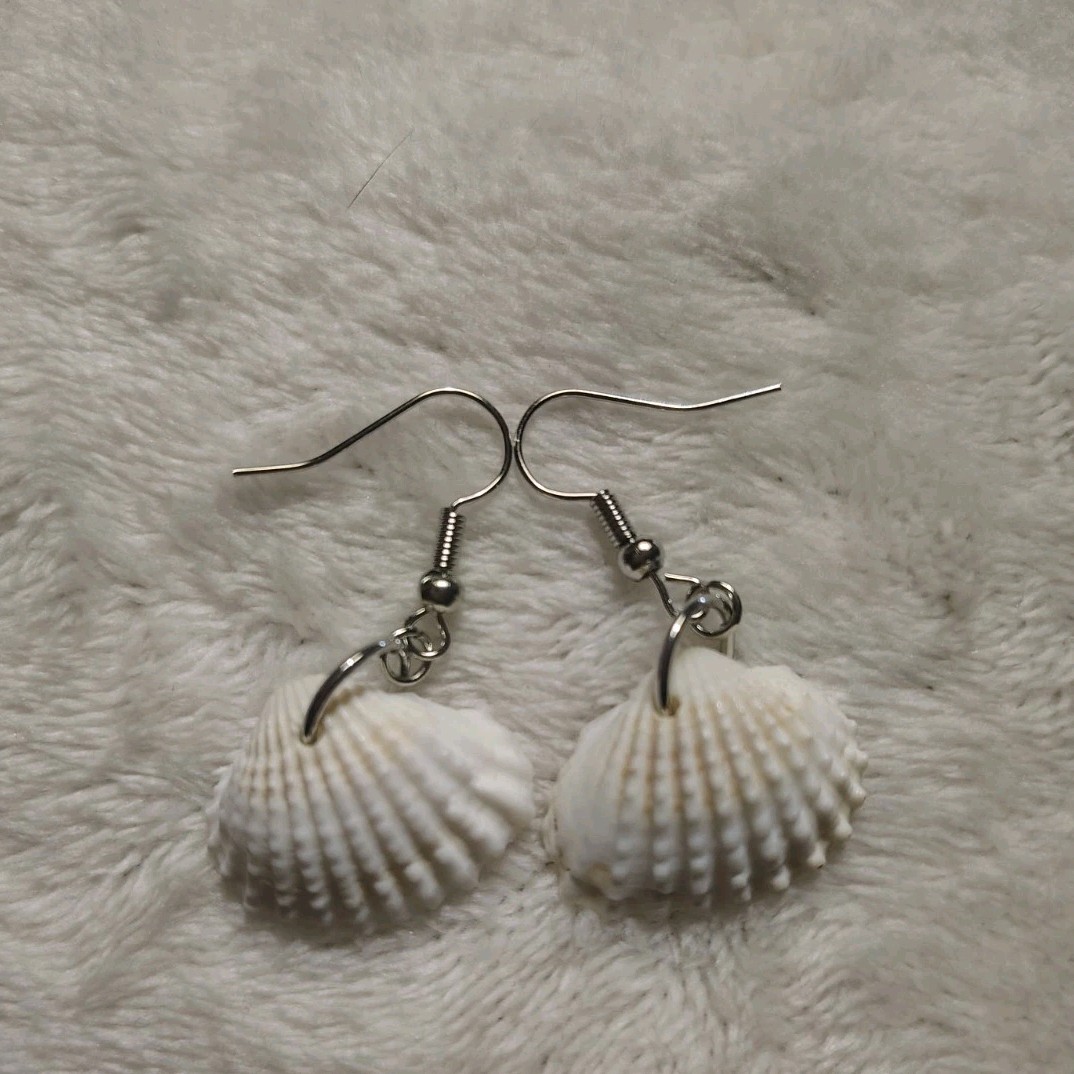 Natural White Shell Dangle Drop Hook Earrings Beach Sea Life Theme