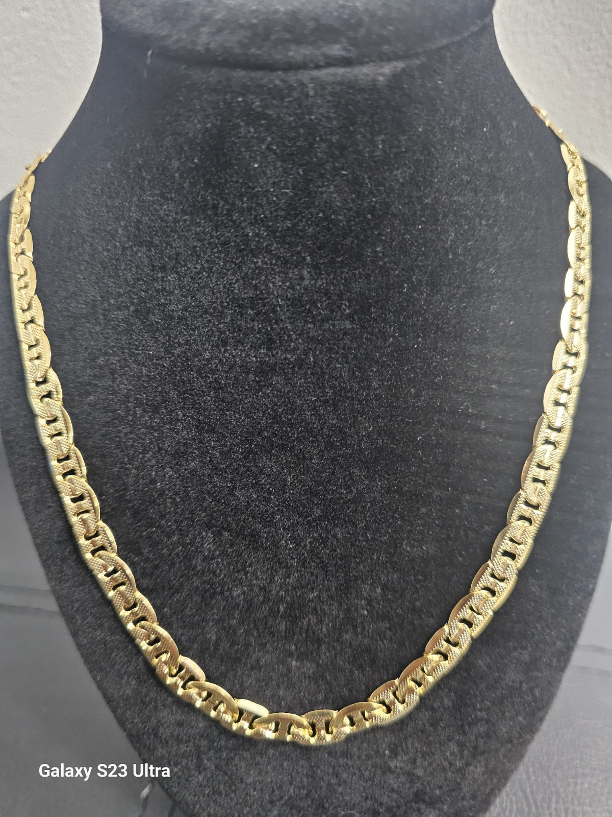 24in.14K Gold Plated brass-8.1mm diamond cut frosted Mariner Chain Necklace