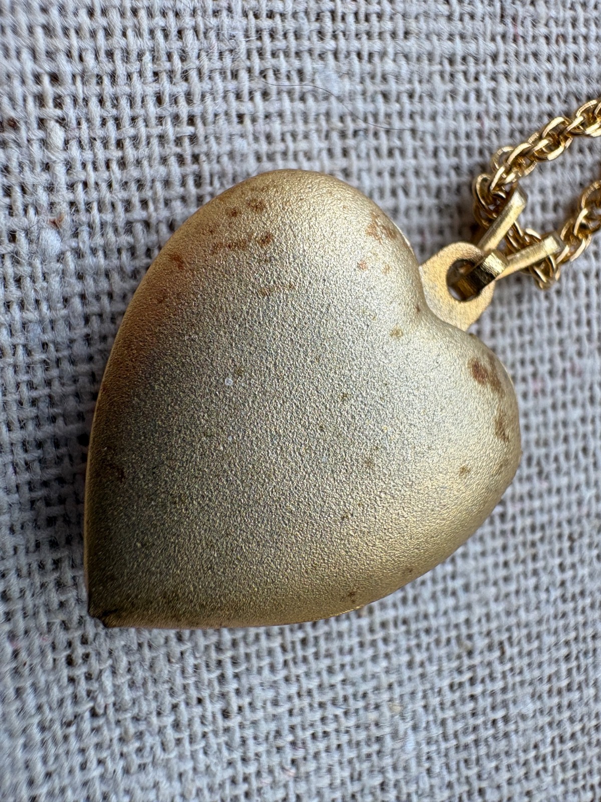 GOLD COLOR LOCKET PENDENT