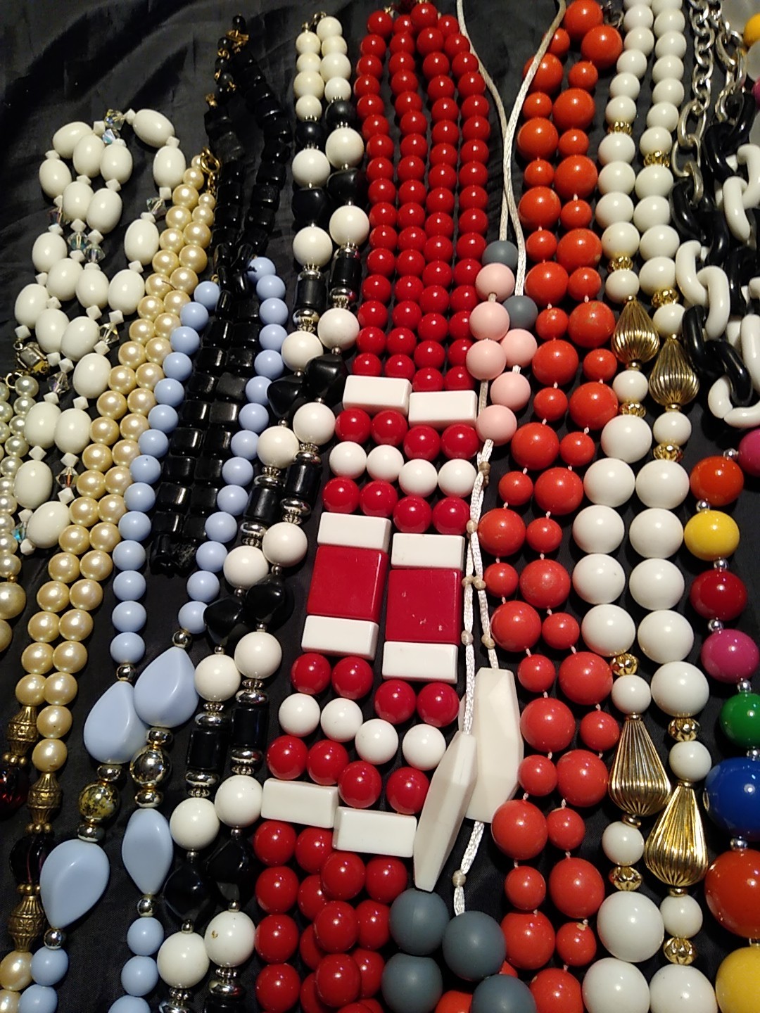 Necklaces Lot of 18 Beaded Chunky Bold 80’s Red Black Multicolor Bright (L303)