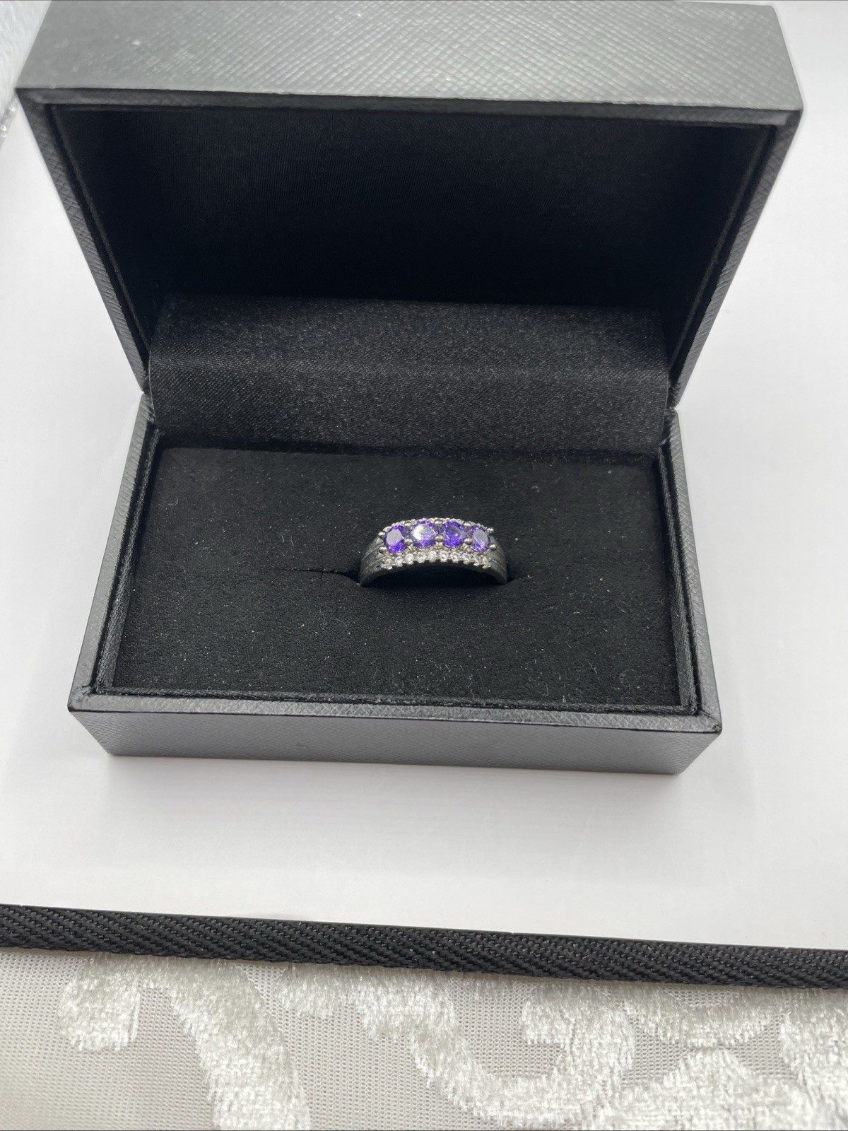 Silver ring with unknown 4 purple stones 10 tiny clear chip stones size 9