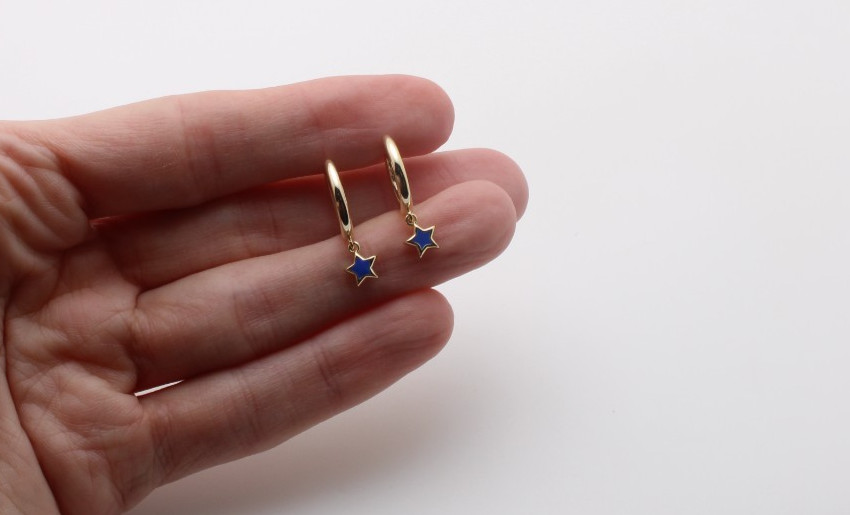 New Kendra Scott Jae Star Blue Huggie Yellow Gold Clicker Hoop Earrings