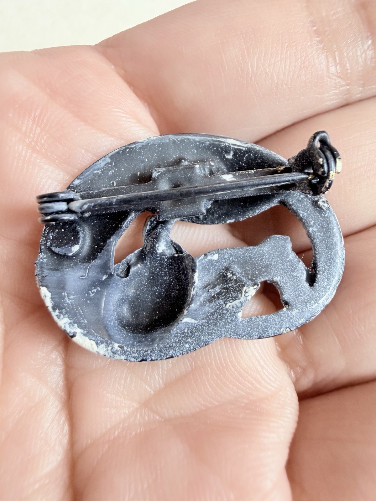 Vintage brooch clay sleeping cat with a brushed black and white finish
