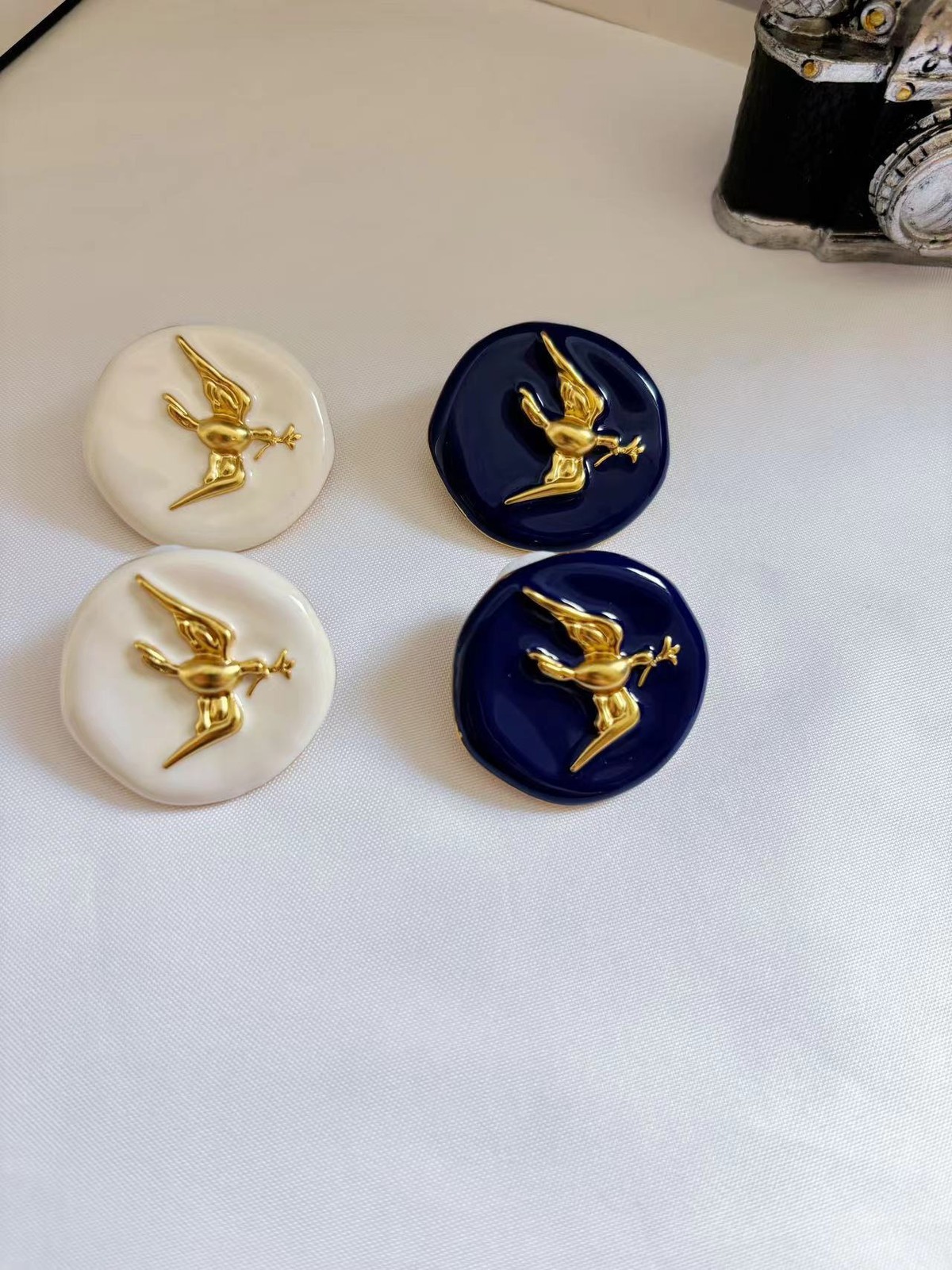 NEW Schiaparelli French Minimalist Peace Dove Stud Earrings Gold Chic Jewelry
