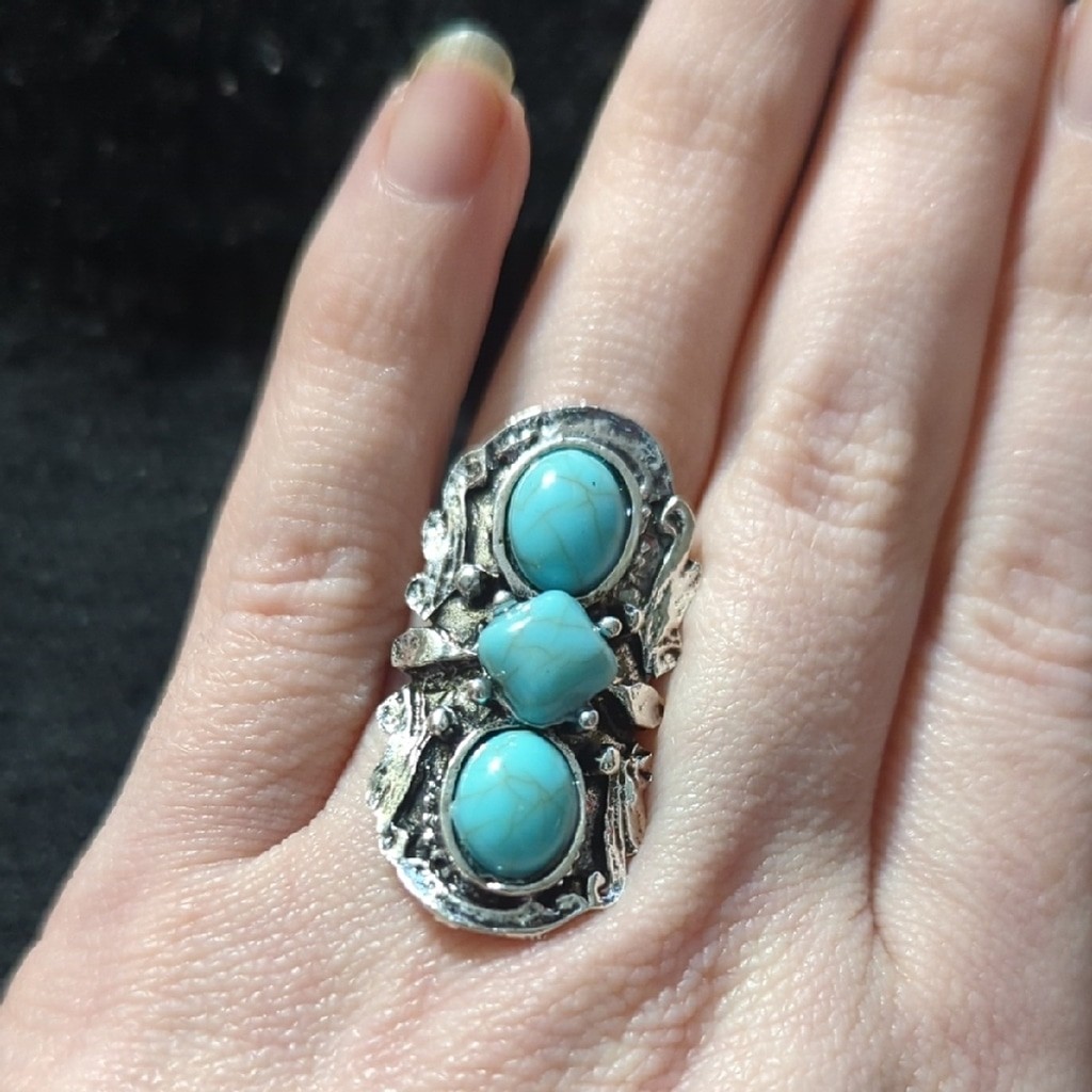 Silver Tone Turquoise Blue Dye Howlite Gemstones Statement Ring – Size 7-9