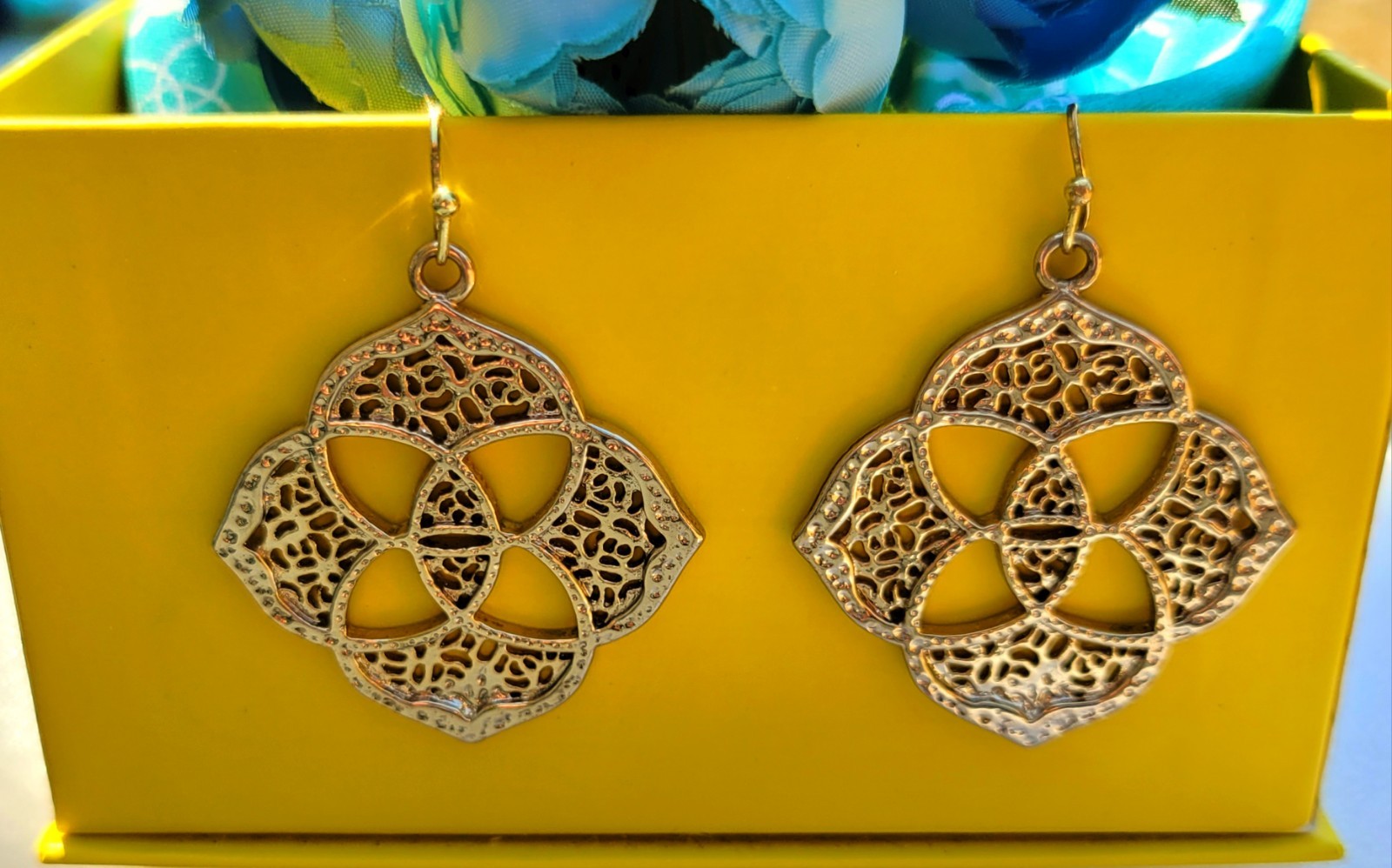 Vintage Kendra Scott Logo Dawn Drop Gold Earrings
