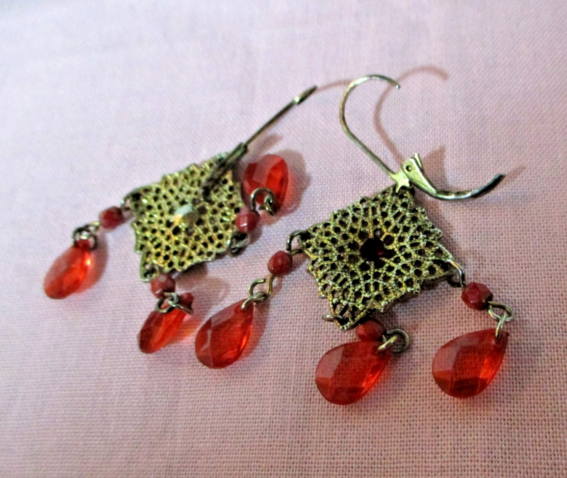 3 Stone Dangle Earrings Gold Tone Filigree Leverback Darker Center Stone No Mark