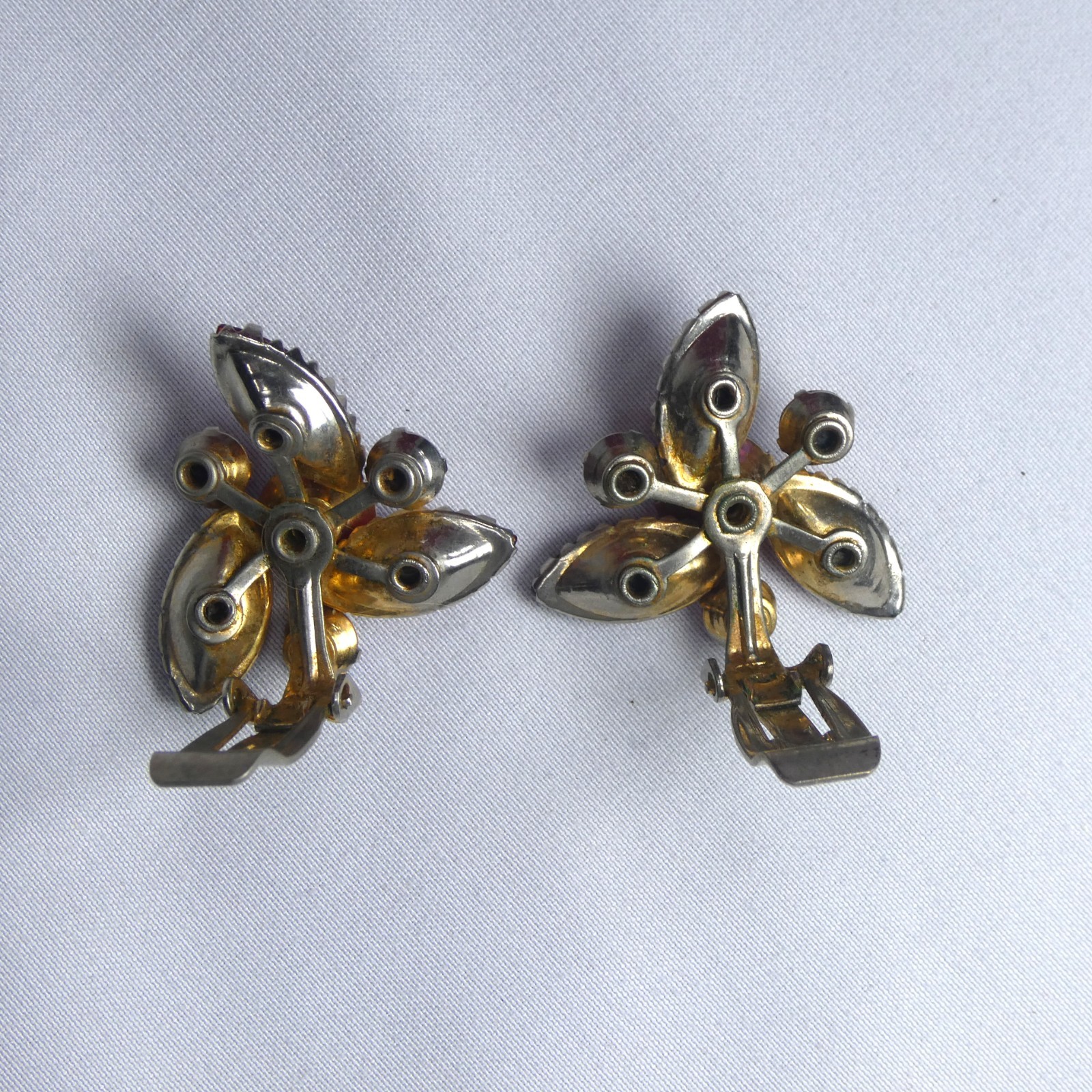 Vtg Beau Jewels Red Rhinestone Clip On Earrings Pink AB Aurora Borealis Flower