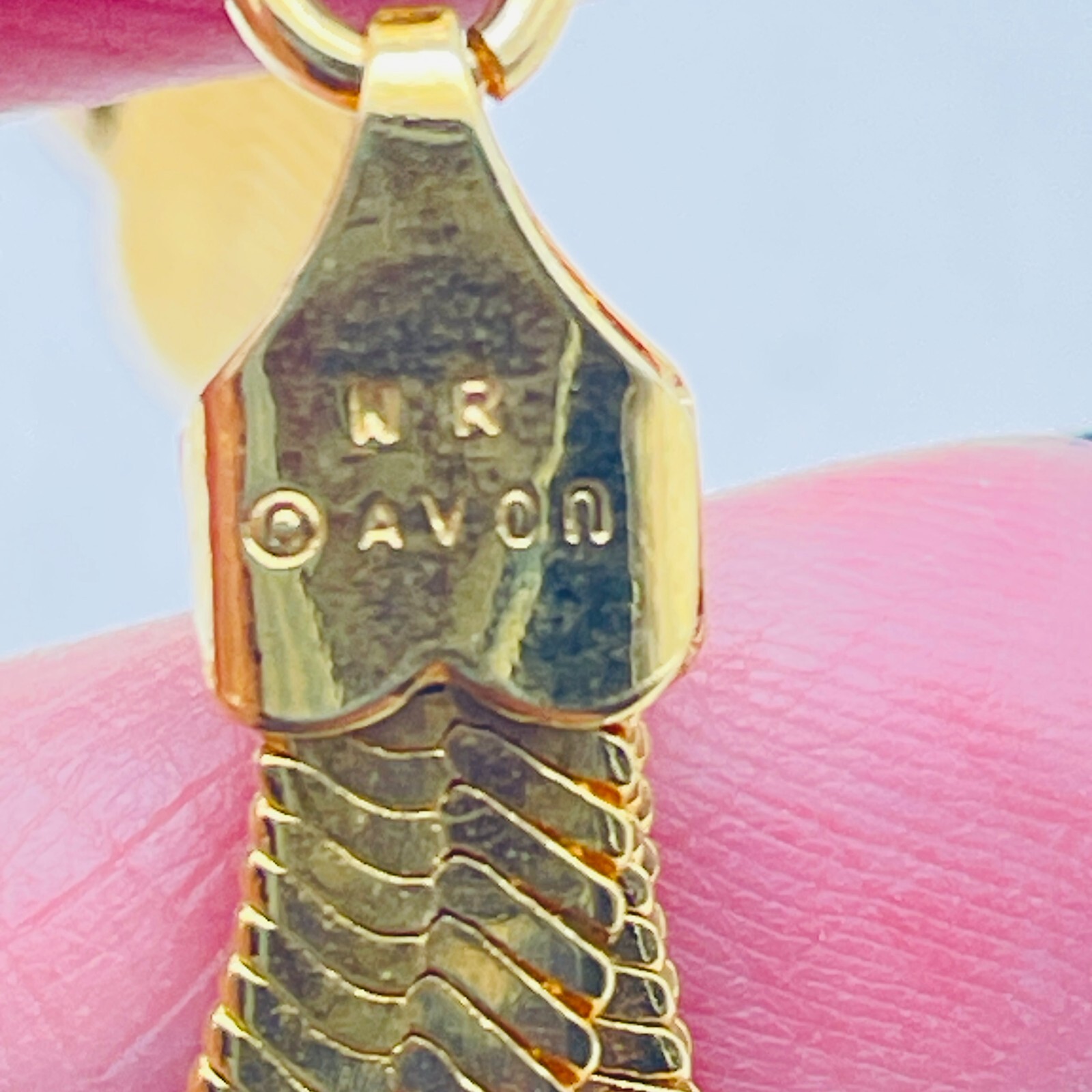 AVON Twisted Herringbone Necklace Gold Tone Classic Everyday Workwear Career