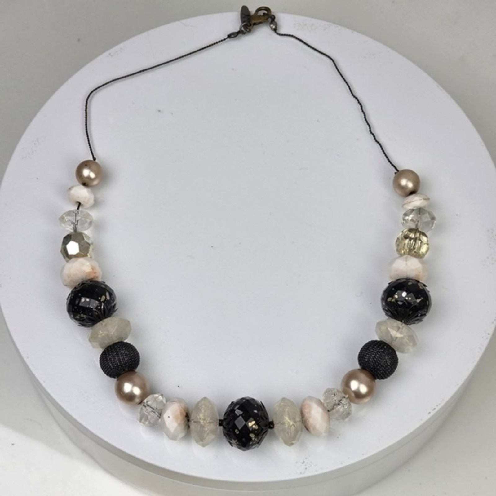 Source‎ Unknown Black and Gold Beaded Necklace