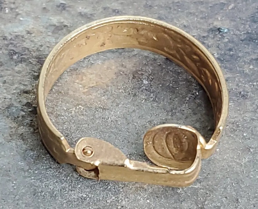 Earring Only 1 Count Clip On Round Hoop Unisex Gold Color Regal Design 19mm J2