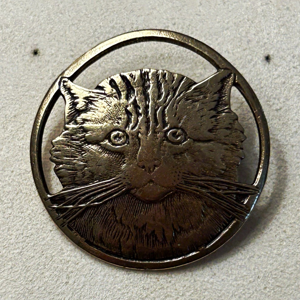 Vintage bronze Tone Round Cat Face Brooch Pin